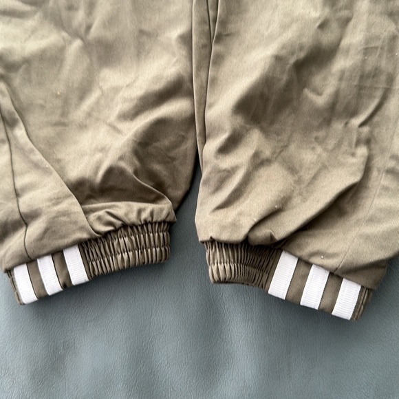 NWOT adidas cargo pants - Picture 4 of 5